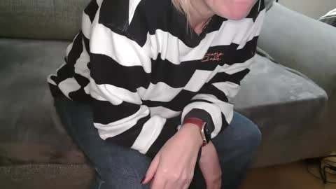 Snapshot of sb_couple chatting on December 8, 4:50 pm SB Couple online show from December 8, 4:50 pm