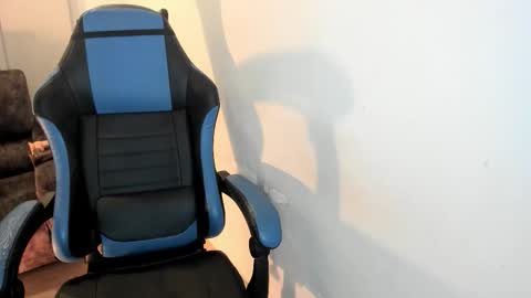 scarbadgirl_ online show from December 4, 4:01 am