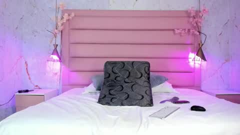 Scarleet online show from December 1, 7:45 pm