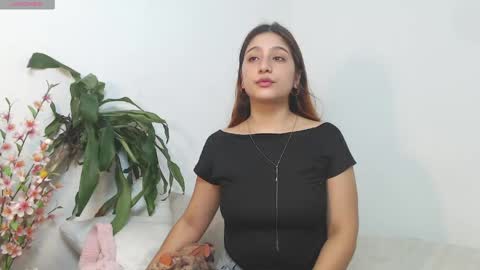 scarlet_100 online show from April 13, 3:55 am