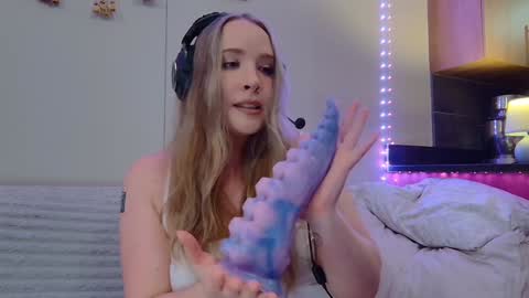 Snapshot of scarlet_carnal chatting on January 30, 11:24 pm Scarlet Carnal -  online show from January 30, 11:24 pm