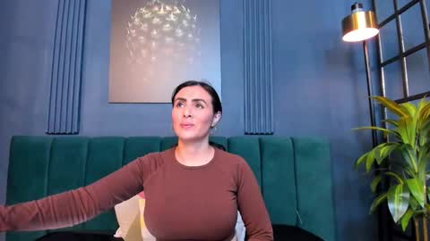 Scarlet Edwars online show from February 18, 7:35 pm