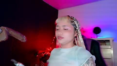 scarlet_gold online show from January 17, 3:38 am