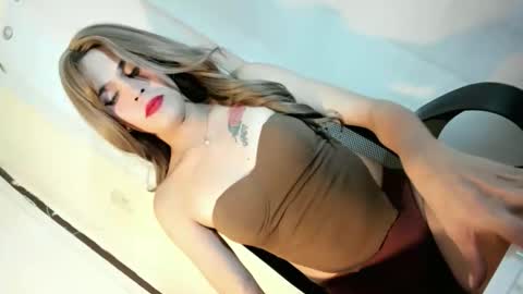 scarlet_hugecock online show from April 9, 7:25 am