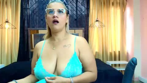 SCARLET MILF online show from November 21, 1:31 pm