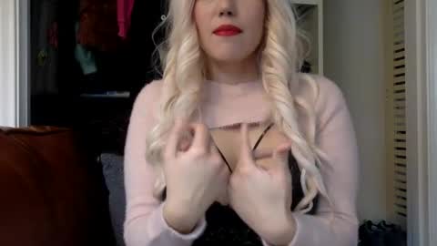 scarlet whisper online show from December 8, 11:18 pm