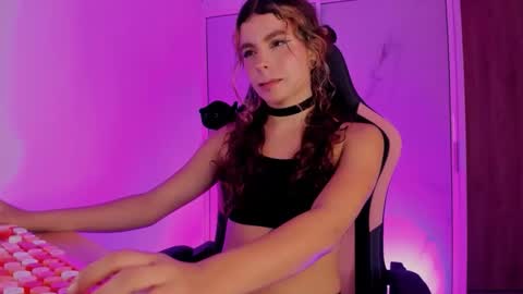 Scarlet online show from April 15, 4:16 am