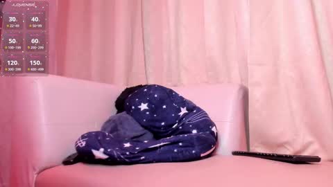 Snapshot of scarlethill_ chatting on March 1, 3:49 pm scarlethill_ online show from March 1, 3:49 pm