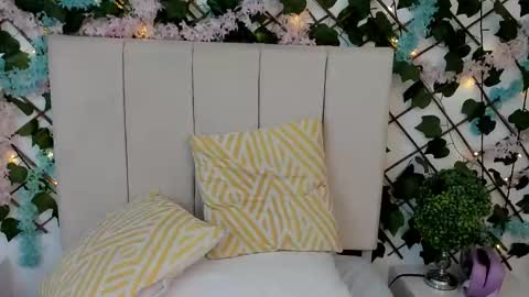 scarlet  online show from October 20, 2:44 pm