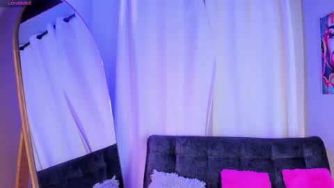 Snapshot of scarlett__durand chatting on October 16, 12:05 pm scarlett__durand online show from October 16, 12:05 pm