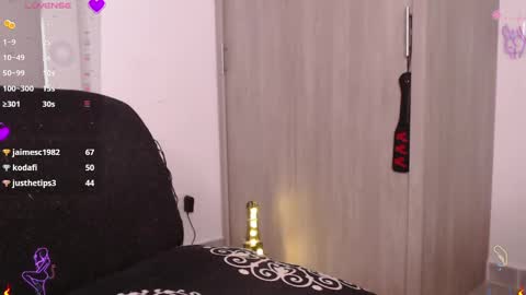 Scarlett Thumb up please help me 100 its important online show from November 20, 11:57 pm