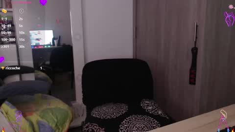 Scarlett Thumb up please help me 100 its important online show from November 21, 11:58 pm