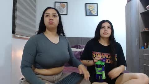 Scarlett and Jazmin online show from February 19, 9:41 am
