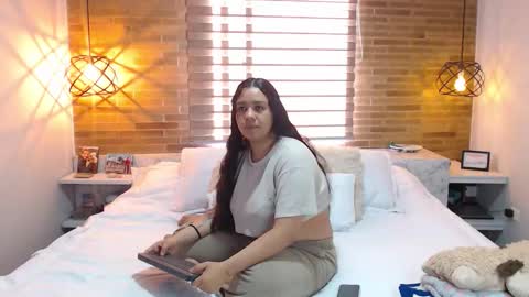 Scarlett and Jazmin online show from November 22, 11:52 am