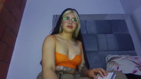 Snapshot of scarlett_johhns chatting on October 2, 11:14 pm scarlett_johhns online show from October 2, 11:14 pm