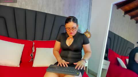 Snapshot of scarlett_monroe_1 chatting on October 13, 11:23 am scarlett_monroe_1 online show from October 13, 11:23 am