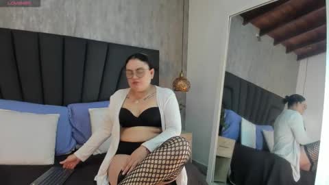Snapshot of scarlett_monroe_1 chatting on October 20, 12:21 pm scarlett_monroe_1 online show from October 20, 12:21 pm