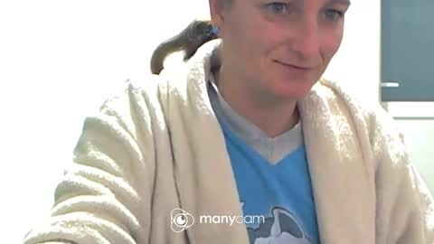 Snapshot of scarlett_queen01 chatting on October 22, 2:48 am scarlett_queen01 online show from October 22, 2:48 am