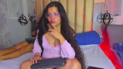Scarlet and Alex online show from July 23, 2:25 pm