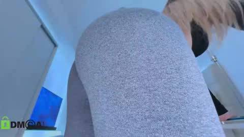 ScarlettAndTom online show from February 2, 10:39 pm