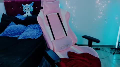 Snapshot of scarlettqueen56 chatting on October 2, 2:32 am chloe online show from October 2, 2:32 am