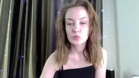Elsa online show from May 15, 3:41 pm