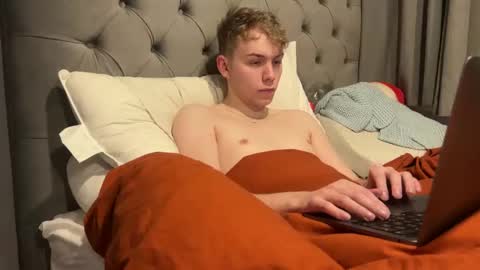 Snapshot of scottish_twink01 chatting on January 13, 12:19 am danny online show from January 13, 12:19 am