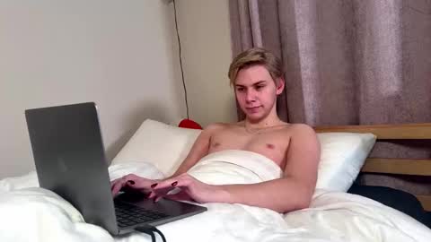 Snapshot of scottish_twink01 chatting on October 12, 11:17 pm danny online show from October 12, 11:17 pm