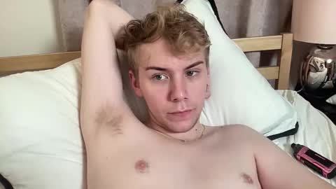 Snapshot of scottish_twink01 chatting on September 18, 12:58 am danny online show from September 18, 12:58 am