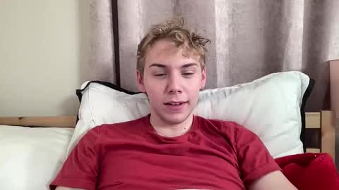 Snapshot of scottish_twink01 chatting on September 20, 2:03 am danny online show from September 20, 2:03 am