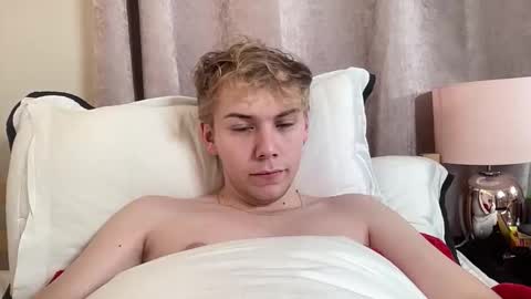 Snapshot of scottish_twink01 chatting on September 21, 2:48 am danny online show from September 21, 2:48 am