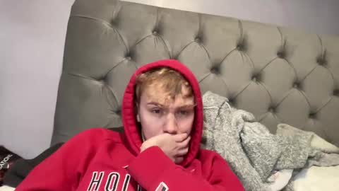 Snapshot of scottish_twink01 chatting on December 24, 2:10 am danny online show from December 24, 2:10 am
