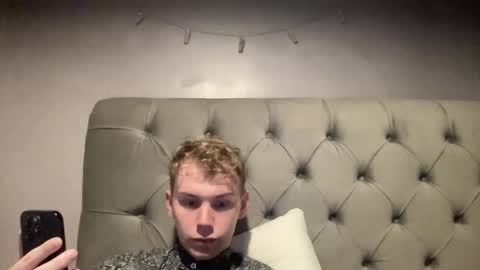 Snapshot of scottish_twink01 chatting on January 29, 12:43 am danny online show from January 29, 12:43 am