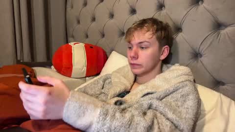 Snapshot of scottish_twink01 chatting on January 5, 2:27 am danny online show from January 5, 2:27 am