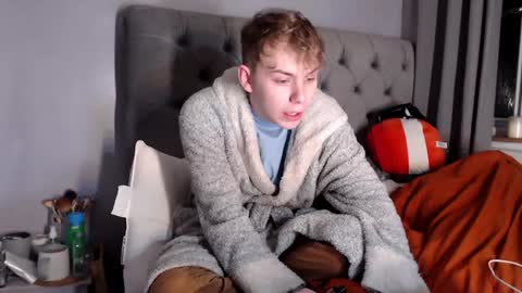 Snapshot of scottish_twink01 chatting on January 22, 12:48 am danny online show from January 22, 12:48 am