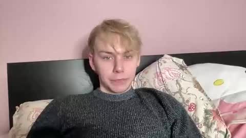 Snapshot of scottish_twink01 chatting on October 3, 2:58 pm danny online show from October 3, 2:58 pm