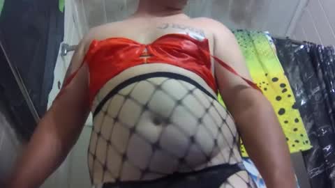 Snapshot of sdraftt45 chatting on October 8, 9:10 pm Arin online show from October 8, 9:10 pm