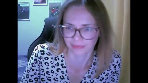 Snapshot of sea_dream chatting on October 3, 4:21 am SEA Dream online show from October 3, 4:21 am