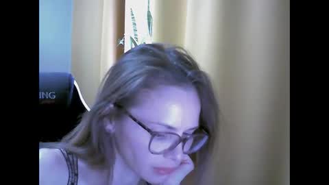 Snapshot of sea_dream chatting on October 9, 5:46 am SEA Dream online show from October 9, 5:46 am