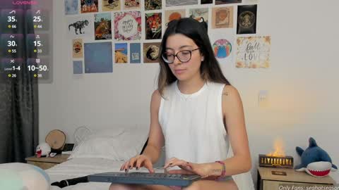 Aria Independent model online show from December 17, 4:34 am