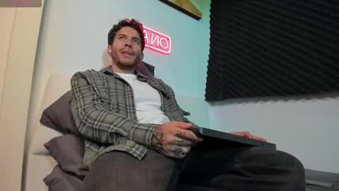 Lucian Sinclair online show from November 24, 3:16 am