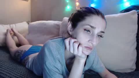 Anna online show from December 5, 1:42 pm