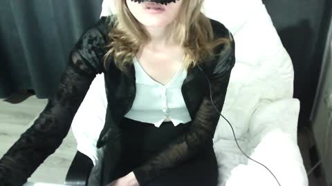 Anni online show from April 10, 11:31 pm