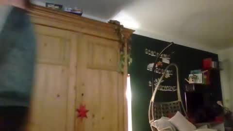 Simon online show from March 8, 6:47 pm