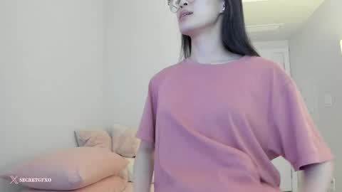 Snapshot of secretgirlfriendxo chatting on March 9, 12:00 am Angela online show from March 9, 12:00 am