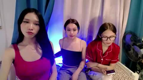 seductive_kimxxx online show from May 26, 12:22 pm