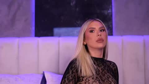 Selena online show from April 15, 7:55 am