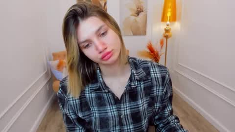 selenaemoore online show from April 4, 3:35 am