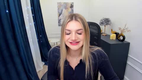 selenaemoore online show from January 8, 3:34 am