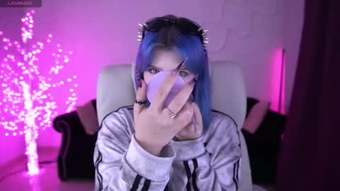 selenairis online show from February 12, 7:23 am